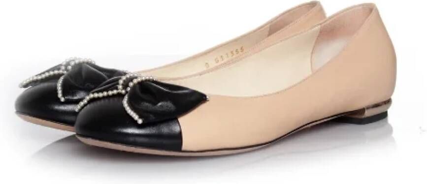 Chanel Vintage Pre-owned Leather flats Beige Dames