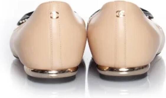 Chanel Vintage Pre-owned Leather flats Beige Dames