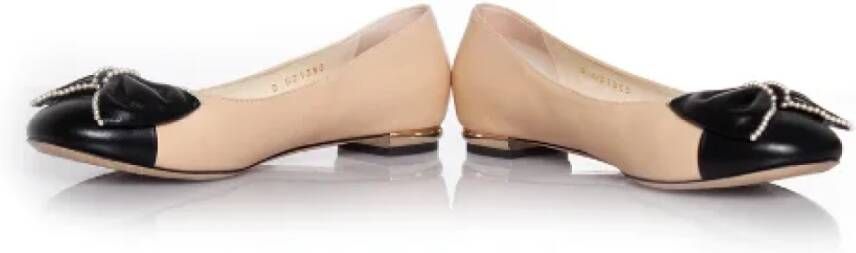 Chanel Vintage Pre-owned Leather flats Beige Dames