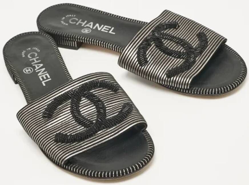 Chanel Vintage Pre-owned Leather flats Black Dames