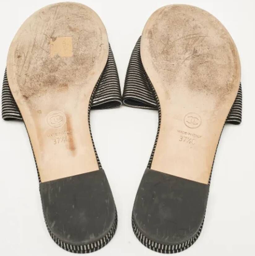 Chanel Vintage Pre-owned Leather flats Black Dames