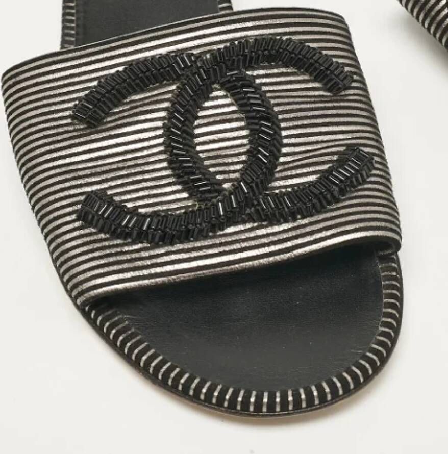 Chanel Vintage Pre-owned Leather flats Black Dames