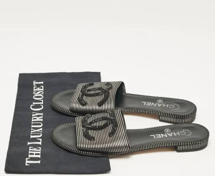 Chanel Vintage Pre-owned Leather flats Black Dames
