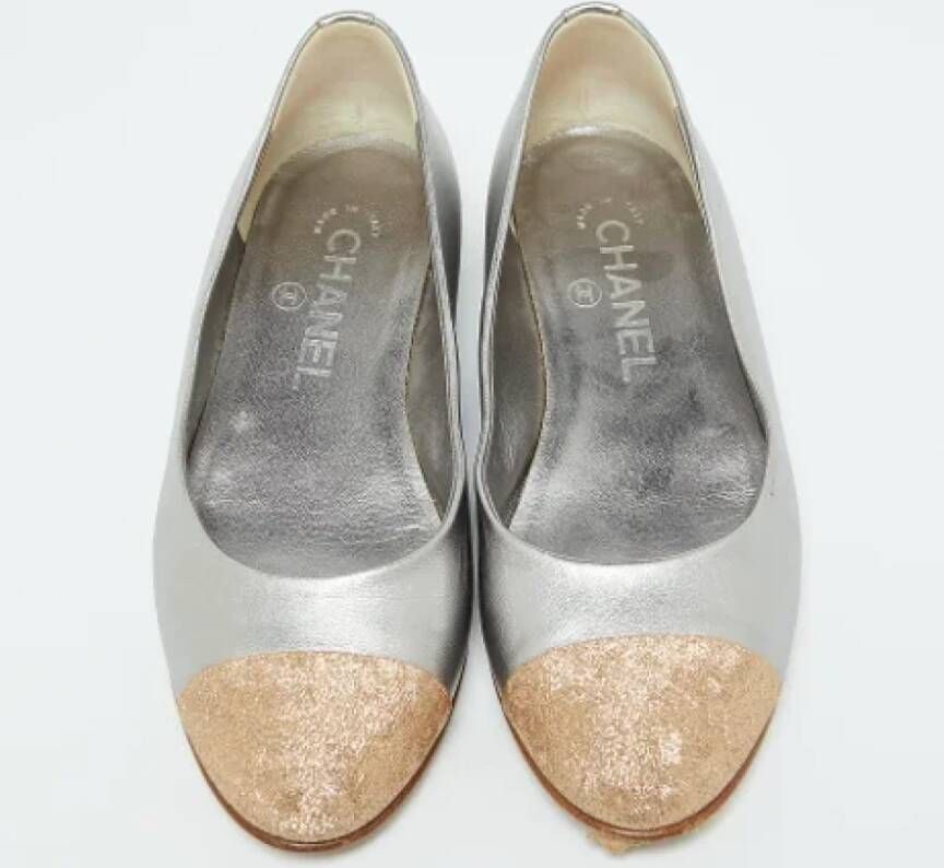 Chanel Vintage Pre-owned Leather flats Gray Dames
