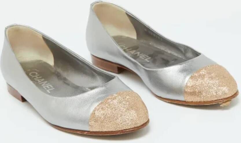 Chanel Vintage Pre-owned Leather flats Gray Dames