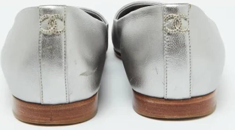 Chanel Vintage Pre-owned Leather flats Gray Dames