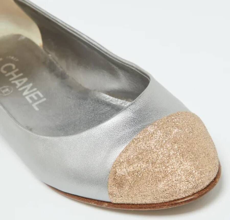 Chanel Vintage Pre-owned Leather flats Gray Dames