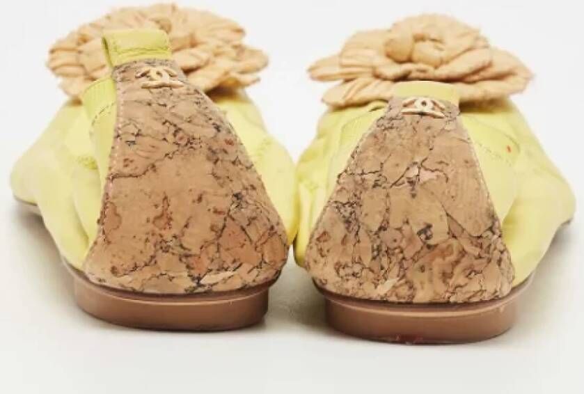 Chanel Vintage Pre-owned Leather flats Green Dames