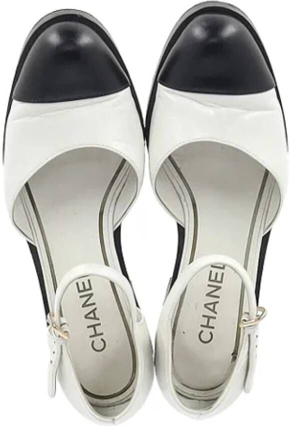 Chanel Vintage Pre-owned Leather flats White Dames