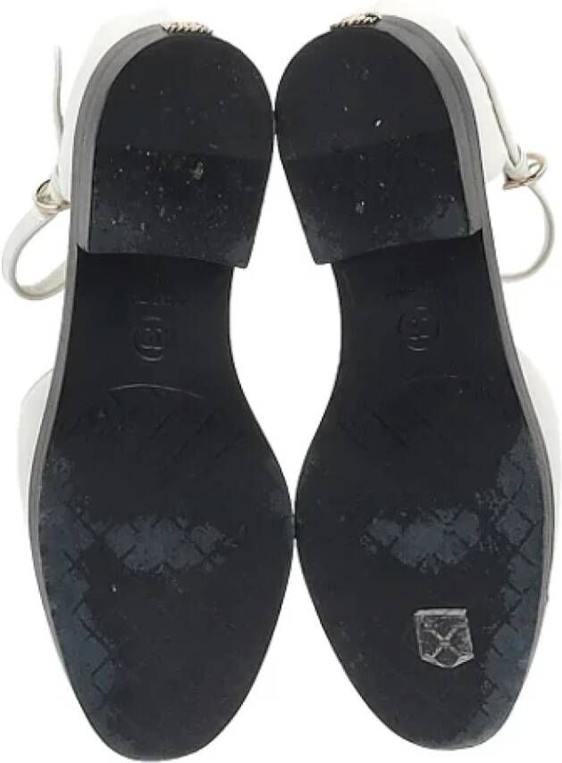 Chanel Vintage Pre-owned Leather flats White Dames