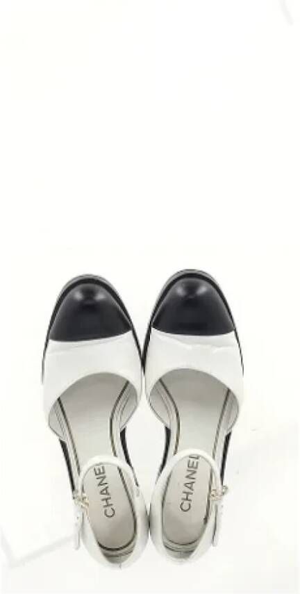 Chanel Vintage Pre-owned Leather flats White Dames