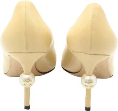 Chanel Vintage Pre-owned Leather heels Beige Dames