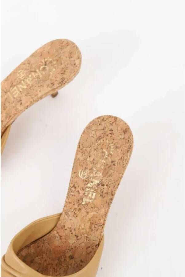 Chanel Vintage Pre-owned Leather heels Beige Dames