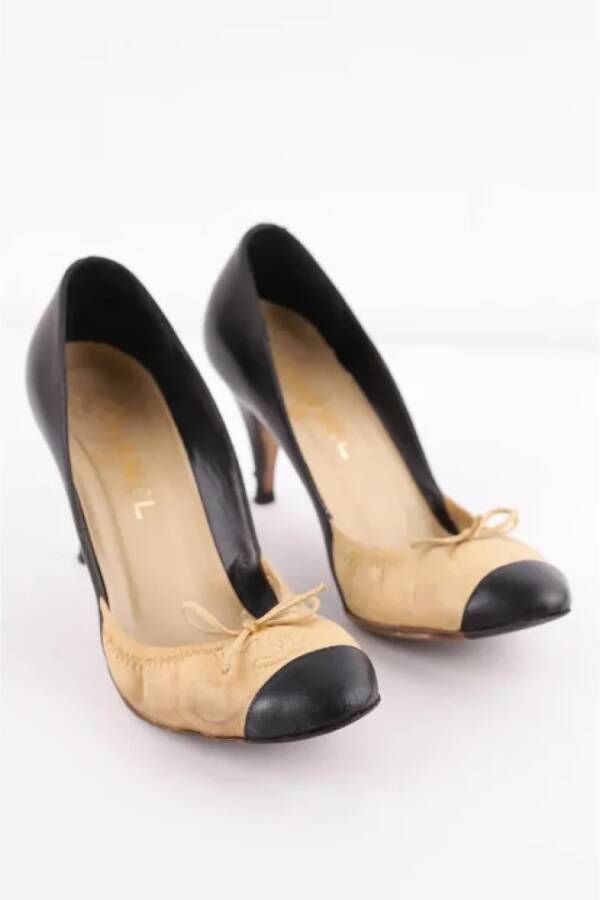 Chanel Vintage Pre-owned Leather heels Beige Dames
