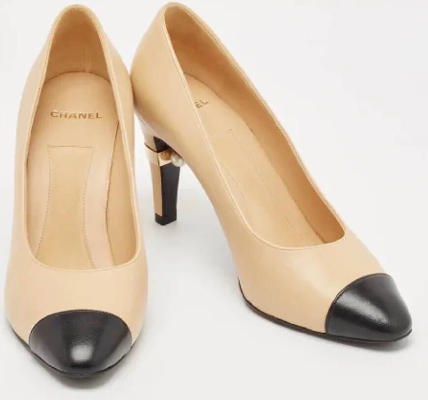 Chanel Vintage Pre-owned Leather heels Beige Dames