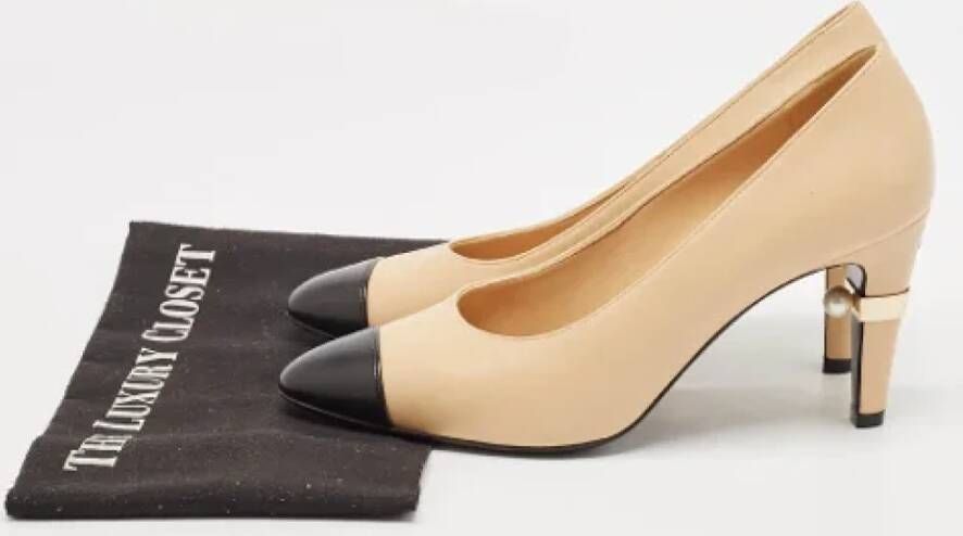 Chanel Vintage Pre-owned Leather heels Beige Dames