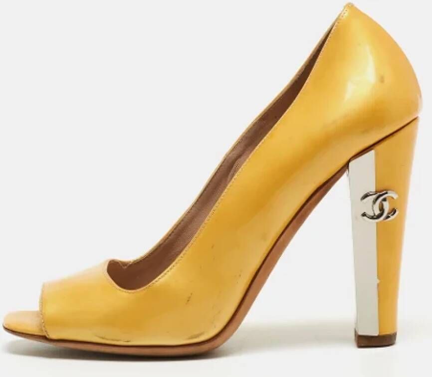 Chanel Vintage Pre-owned Leather heels Yellow Dames