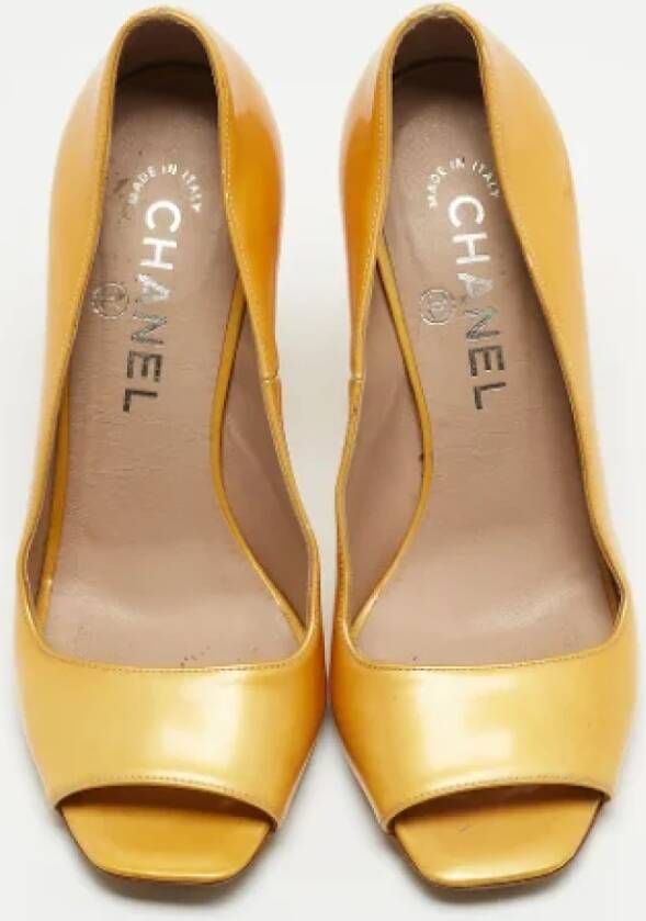 Chanel Vintage Pre-owned Leather heels Yellow Dames
