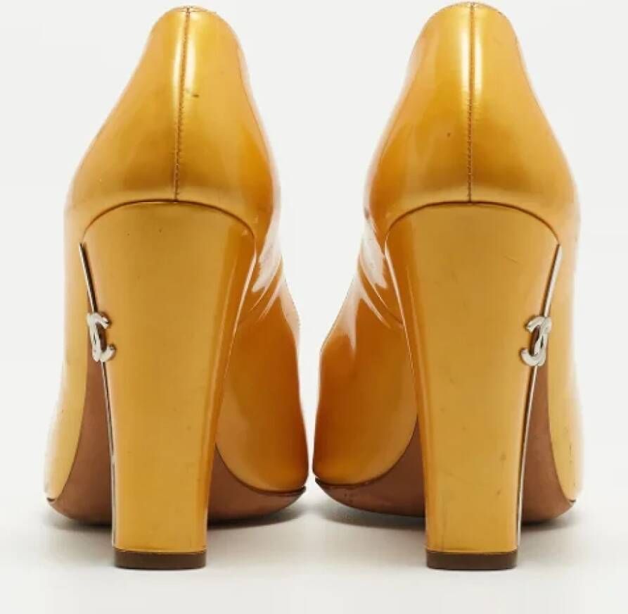 Chanel Vintage Pre-owned Leather heels Yellow Dames