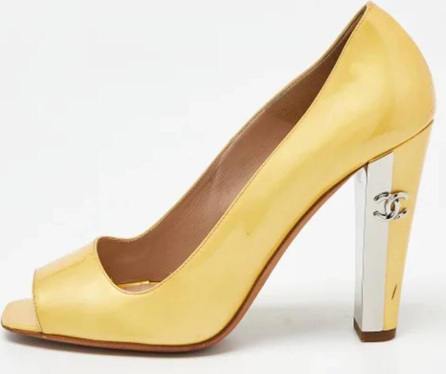 Chanel Vintage Pre-owned Leather heels Yellow Dames