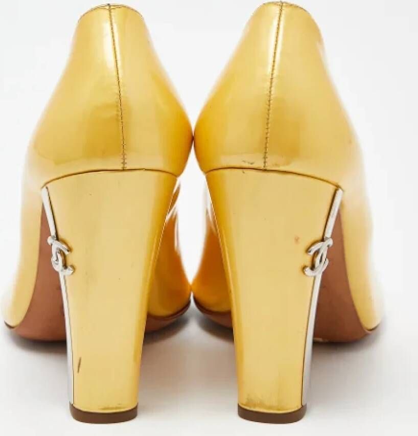Chanel Vintage Pre-owned Leather heels Yellow Dames