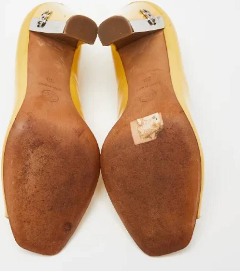 Chanel Vintage Pre-owned Leather heels Yellow Dames