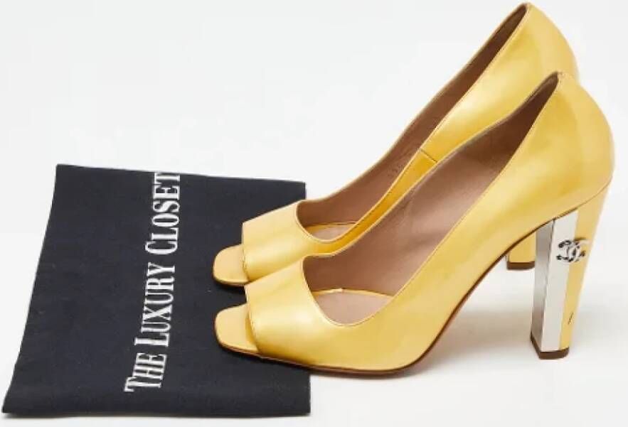 Chanel Vintage Pre-owned Leather heels Yellow Dames