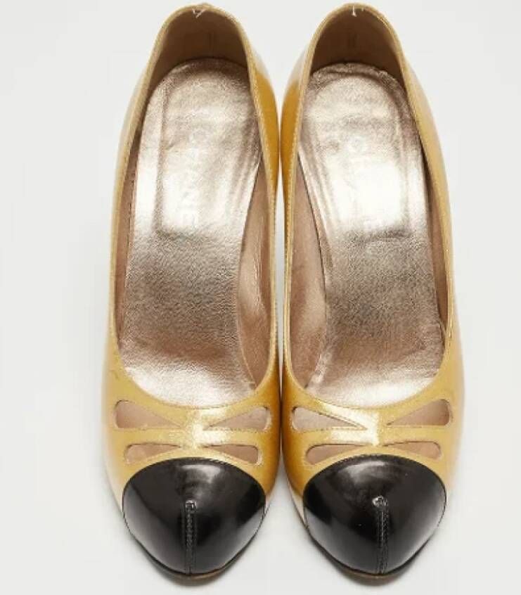 Chanel Vintage Pre-owned Leather heels Yellow Dames