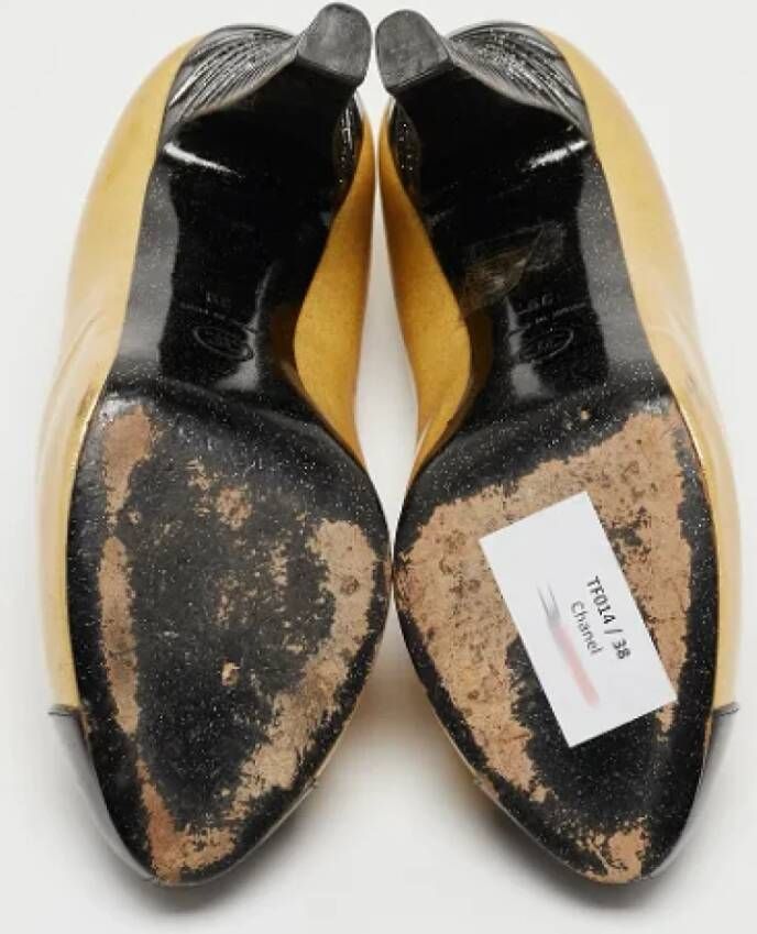 Chanel Vintage Pre-owned Leather heels Yellow Dames