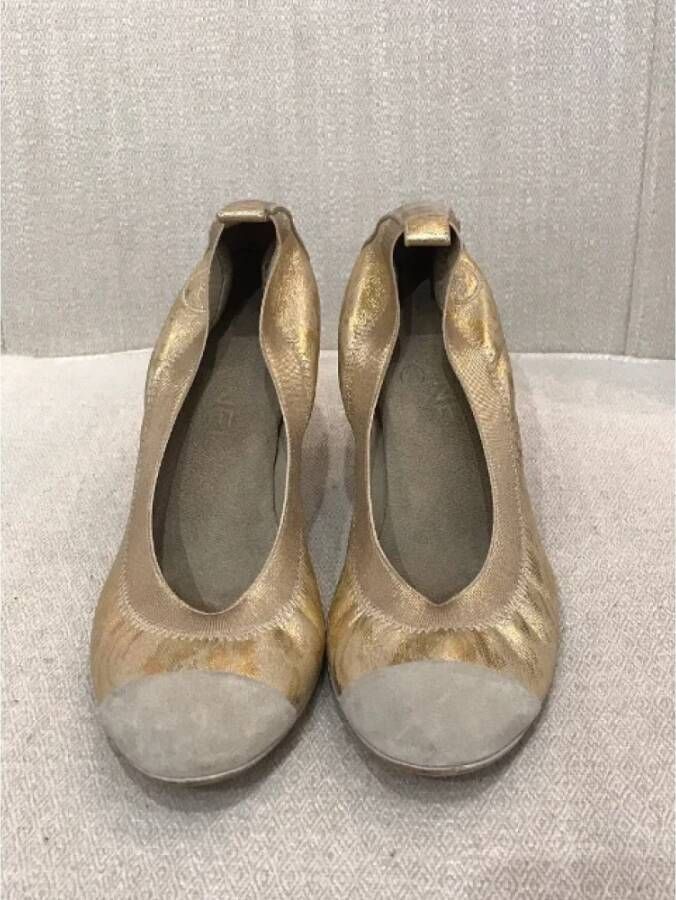 Chanel Vintage Pre-owned Leather heels Yellow Dames
