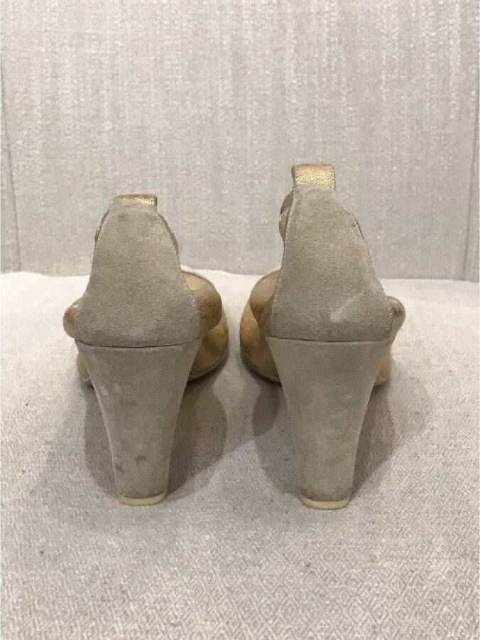 Chanel Vintage Pre-owned Leather heels Yellow Dames