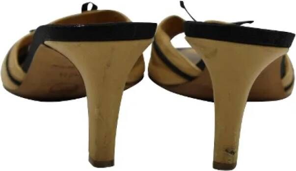 Chanel Vintage Pre-owned Leather mules Beige Dames