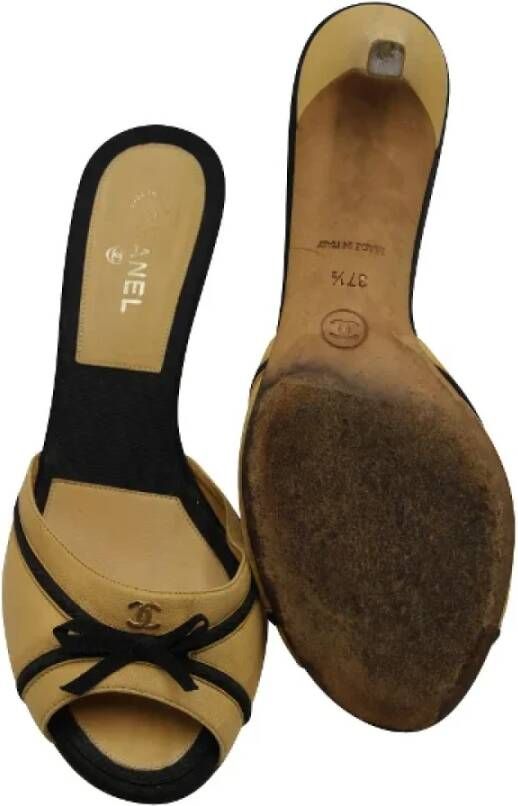 Chanel Vintage Pre-owned Leather mules Beige Dames