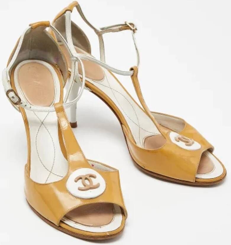 Chanel Vintage Pre-owned Leather sandals Beige Dames