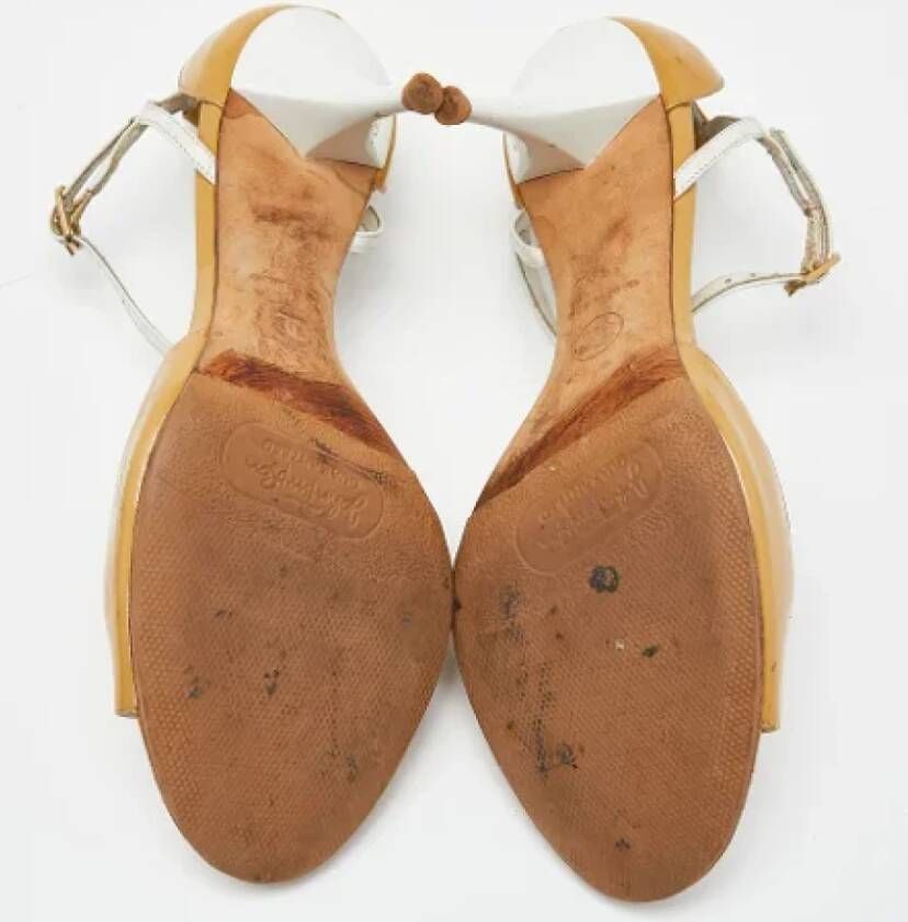 Chanel Vintage Pre-owned Leather sandals Beige Dames