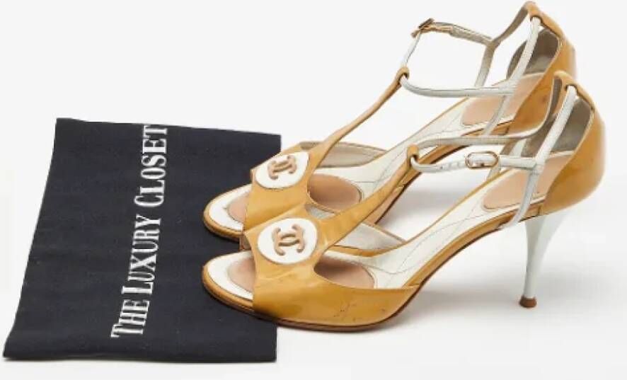 Chanel Vintage Pre-owned Leather sandals Beige Dames