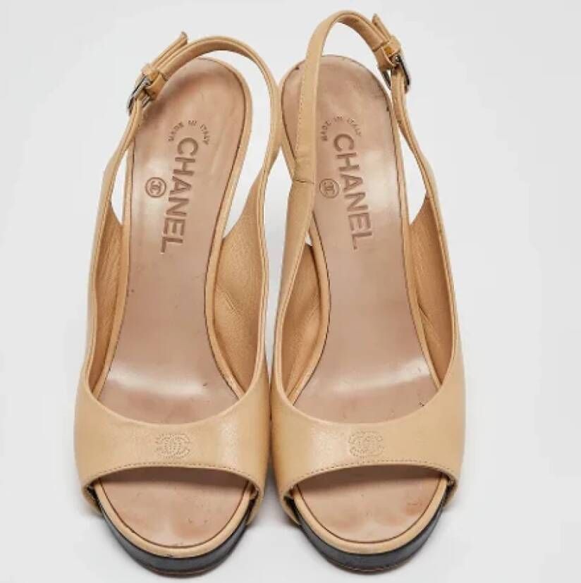 Chanel Vintage Pre-owned Leather sandals Beige Dames
