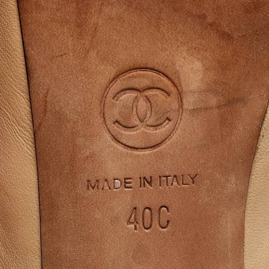 Chanel Vintage Pre-owned Leather sandals Beige Dames