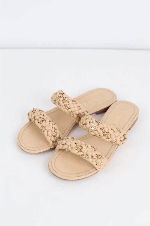 Chanel Vintage Pre-owned Leather sandals Beige Dames