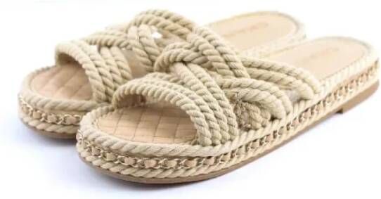 Chanel Vintage Pre-owned Leather sandals Beige Dames