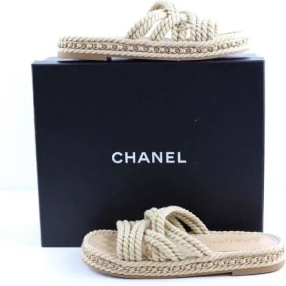 Chanel Vintage Pre-owned Leather sandals Beige Dames