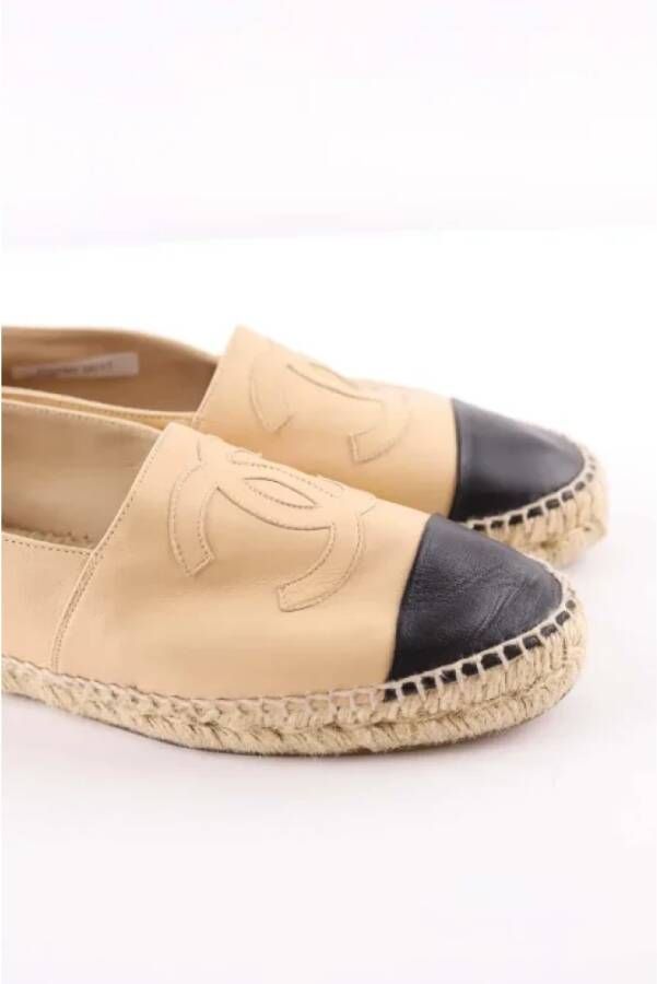 Chanel Vintage Pre-owned Leather sandals Beige Dames