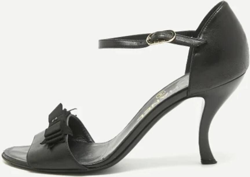 Chanel Vintage Pre-owned Leather sandals Black Dames