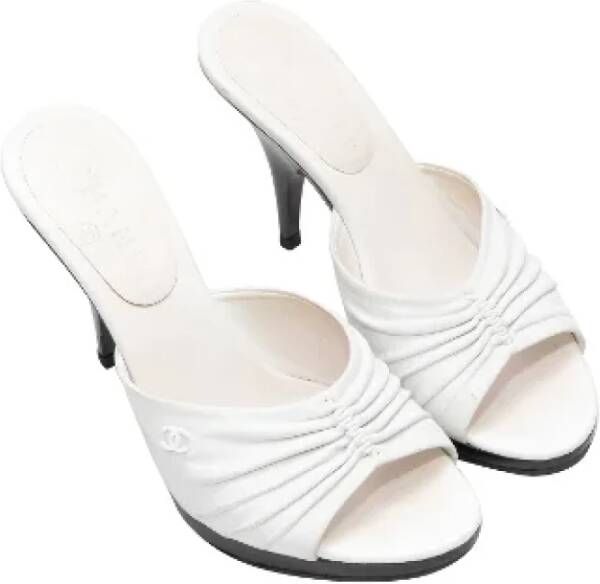 Chanel Vintage Pre-owned Leather sandals White Dames