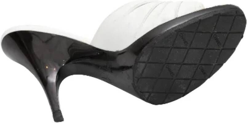 Chanel Vintage Pre-owned Leather sandals White Dames