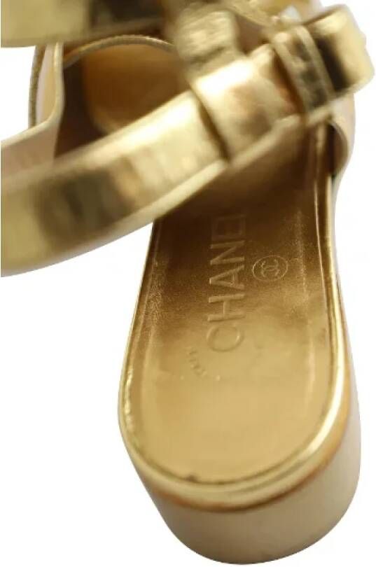 Chanel Vintage Pre-owned Leather sandals Yellow Dames