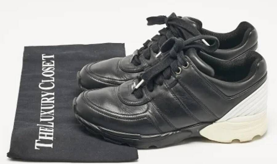 Chanel Vintage Pre-owned Leather sneakers Black Dames