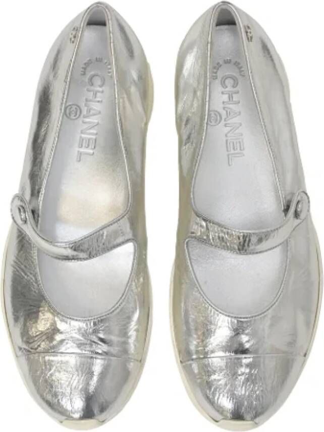 Chanel Vintage Pre-owned Leather sneakers Gray Dames