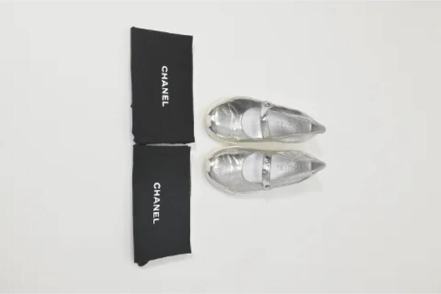 Chanel Vintage Pre-owned Leather sneakers Gray Dames