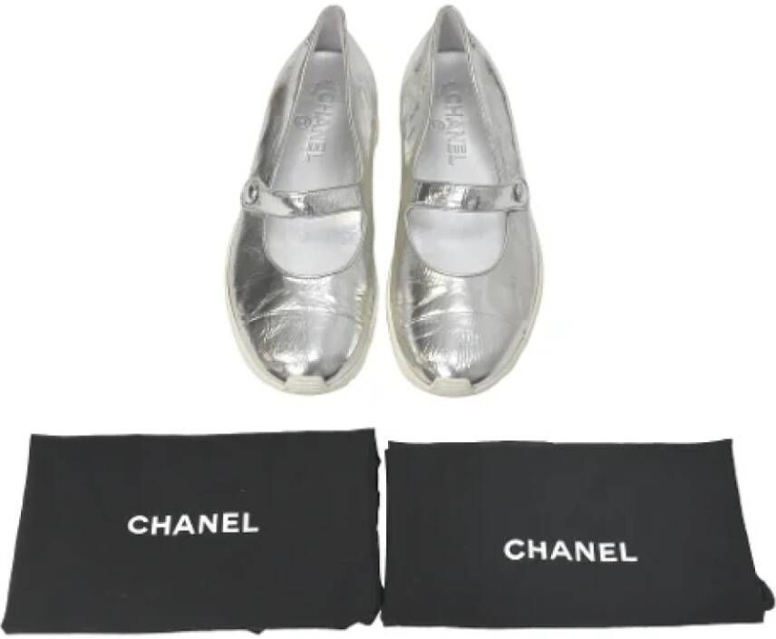 Chanel Vintage Pre-owned Leather sneakers Gray Dames